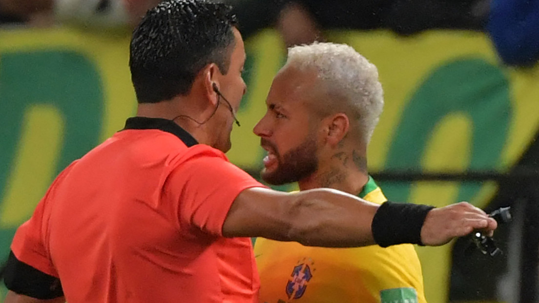 La Conmebol suspende al árbitro Roberto Tobar por poner en "riesgo el control del partido" al no expulsar a Neymar