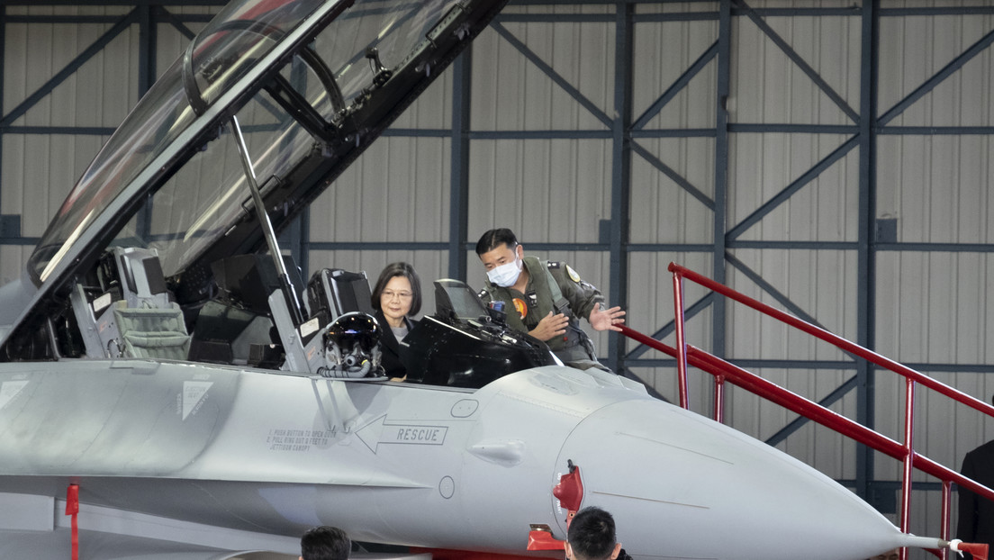 Taiwán pone en servicio su primer escuadrón de 64 cazas avanzados estadounidenses F-16V en medio de tensiones con Pekín