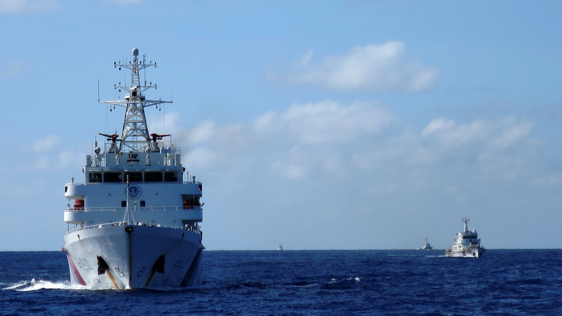 Pekín responde a las denuncias de Manila de que buques chinos dispararon con cañones de agua a embarcaciones filipinas en el mar de China Meridional