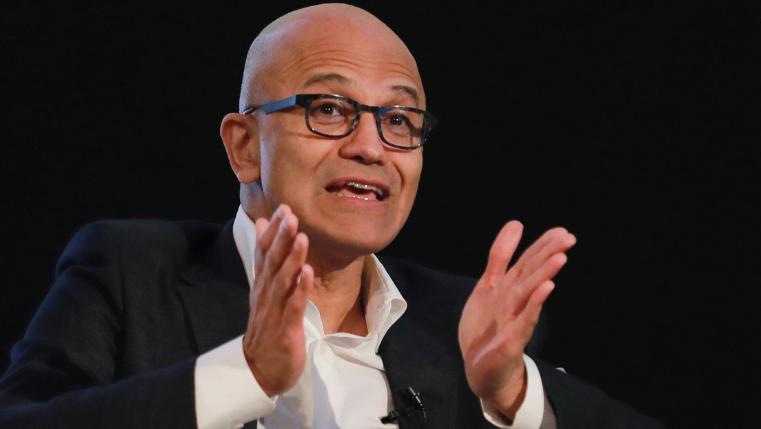 El director ejecutivo de Microsoft vende la mitad de sus acciones en la empresa