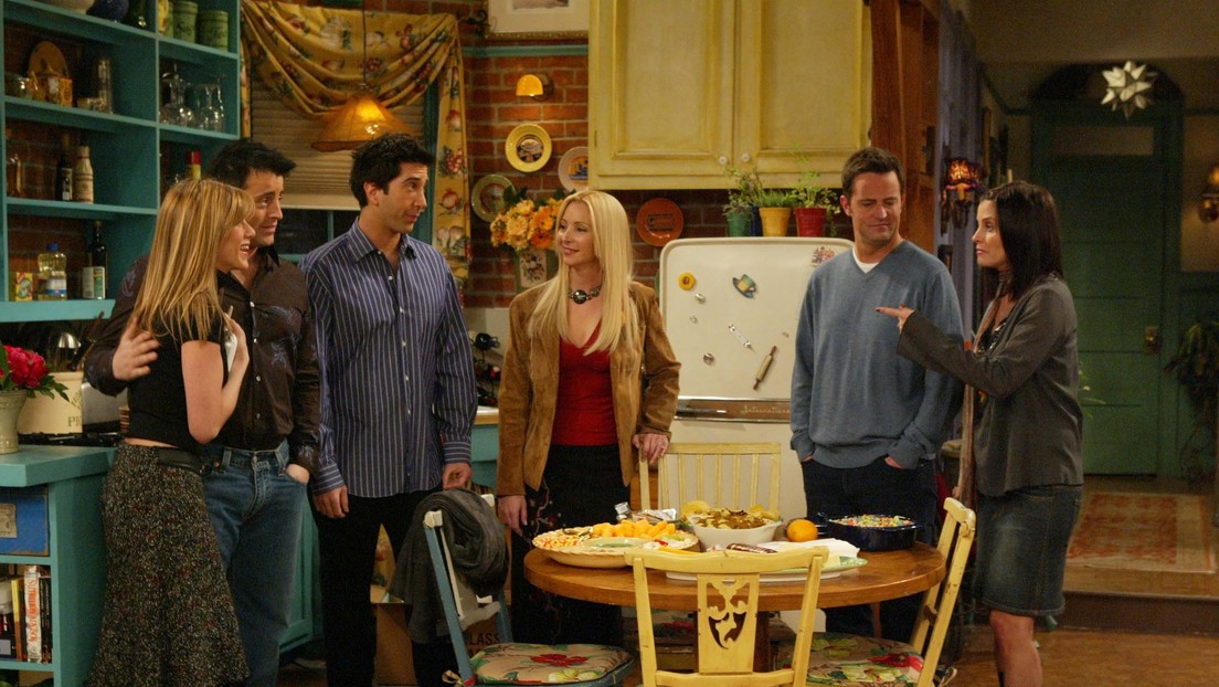 La estrella de 'Friends' Maggie Wheeler revela con una divertida canción en TikTok quién debió ser la pareja final de Chandler