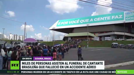 Miles de personas llegan a la ciudad brasileña de Goiânia para despedirse de la cantante Marília Mendonsa