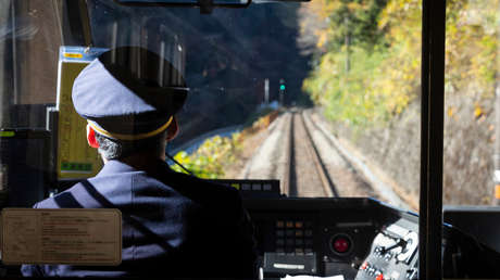 Un conductor de tren en Japón demanda a sus jefes después de que le descontaran 0,38 centavos de dólar de su sueldo por un retraso de un minuto
