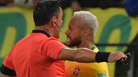 La Conmebol suspende al árbitro Roberto Tobar por poner en "riesgo el control del partido" al no expulsar a Neymar