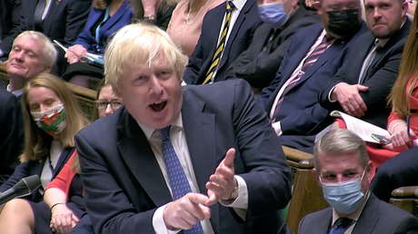 Boris Johnson propone a Francia un acuerdo para devolver a todo migrante que cruce ilegalmente el Canal de la Mancha