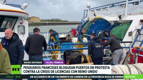 Pesqueros franceses bloquean puertos en medio de la crisis por las licencias tras el Brexit