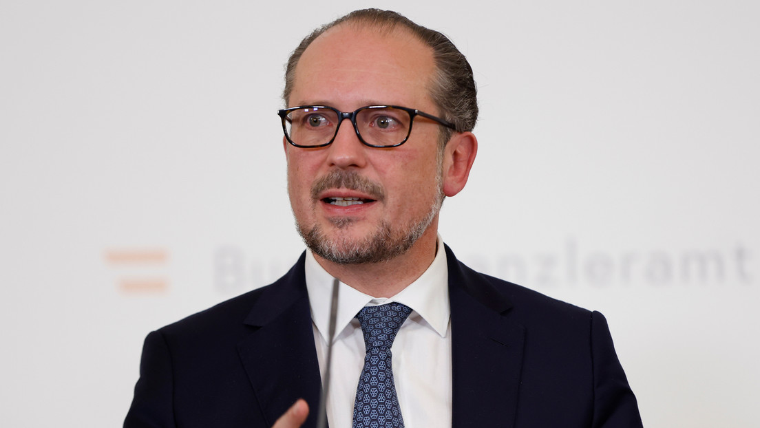 El canciller de Austria, Alexander Schallenberg, anuncia que renunciará a su cargo