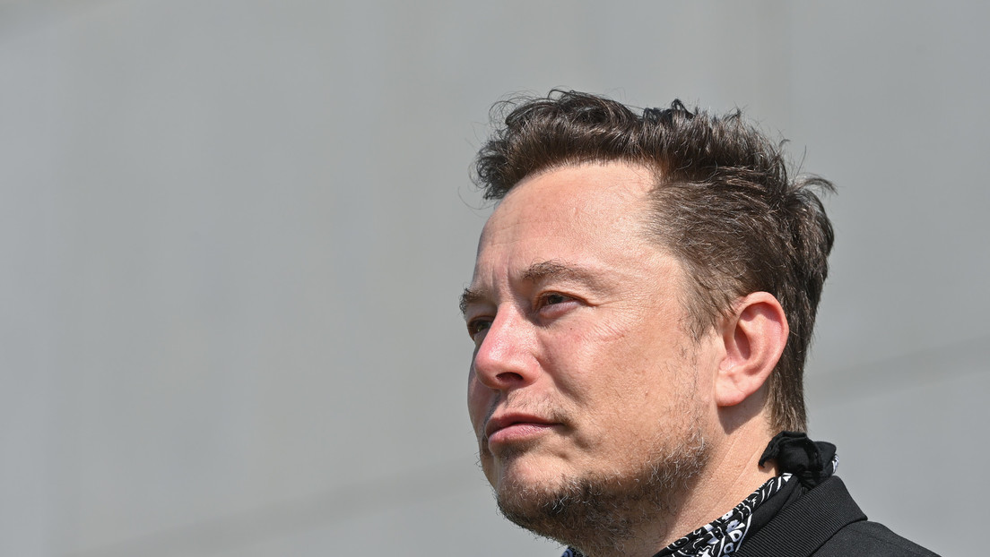 El nuevo corte de pelo de Elon Musk provoca comparaciones con populares villanos de películas en las redes sociales