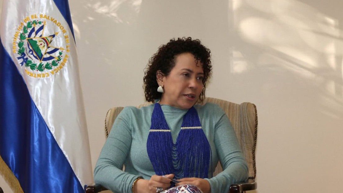 EE.UU. sanciona a la jefa de gabinete del presidente de El Salvador, Carolina Recinos