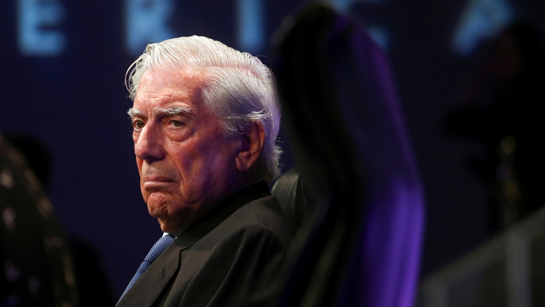 Intelectuales rechazan la inclusión de Mario Vargas Llosa en la Academia Francesa y enumeran las razones por las que "mancilla" a la institución