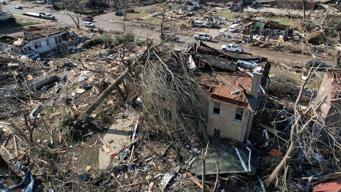 Biden: "Es probable que este sea uno de los mayores brotes de tornados de nuestra historia"