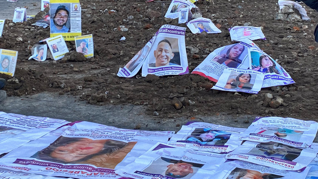 "Si Andrés Manuel no va a las fosas, las fosas vienen a él": El reclamo de los familiares de desaparecidos frente al Palacio Nacional de México
