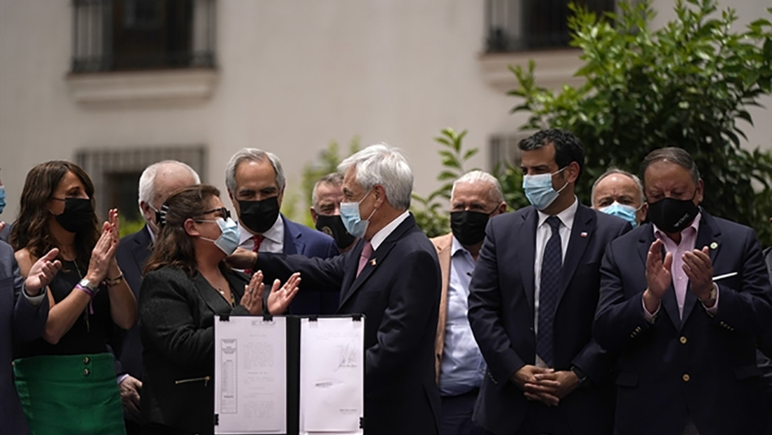 Piñera promulga una ley que endurece las penas en casos de ataques incendiarios a vehículos con personas en su interior