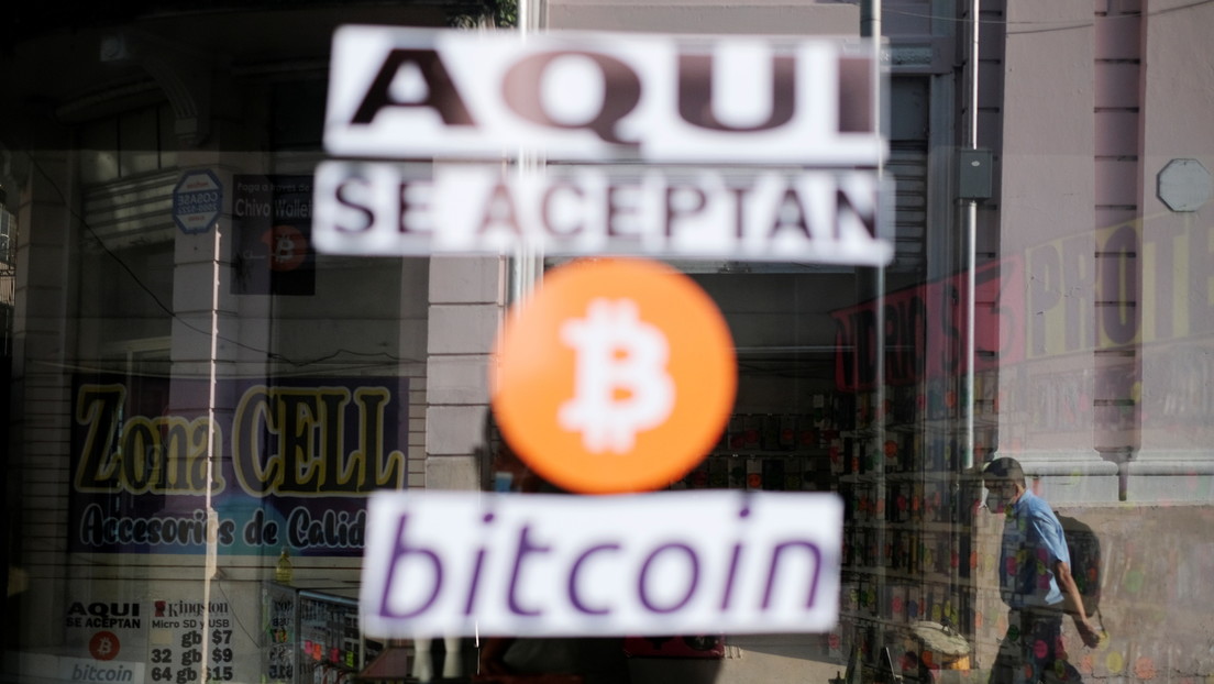 El bitcóin "no es muy eficiente" y podría "no durar mucho más", advierte un experto economista