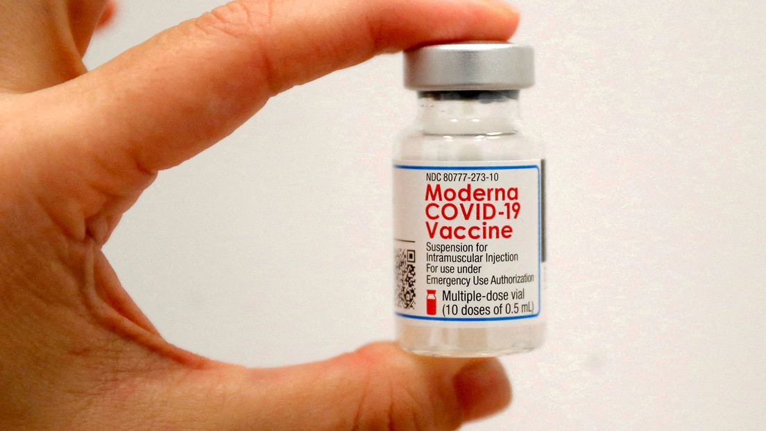 La tercera dosis de la vacuna de Moderna aumenta 37 veces los anticuerpos frente a ómicron