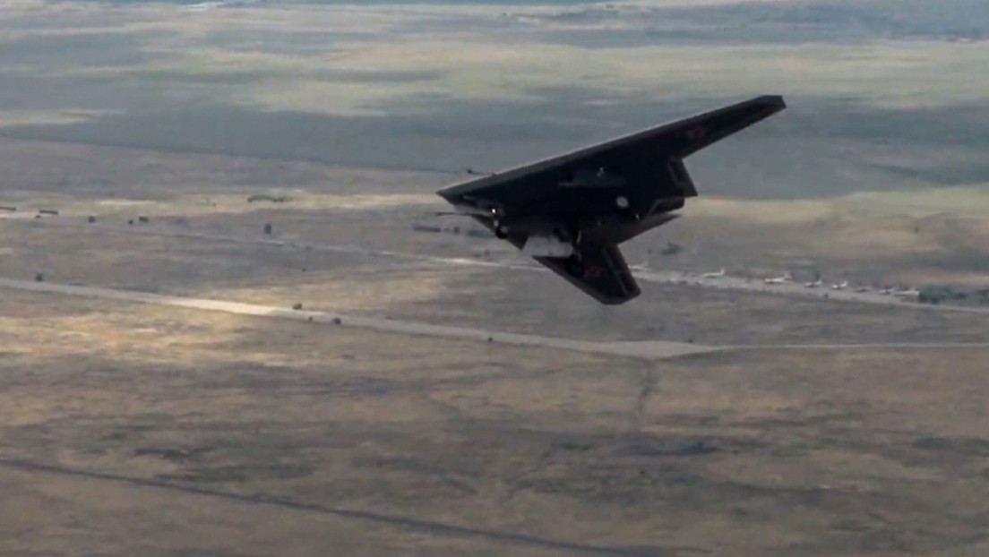VIDEO: Muestran por primera vez el lanzamiento de una bomba desde el dron pesado ruso Ojótnik