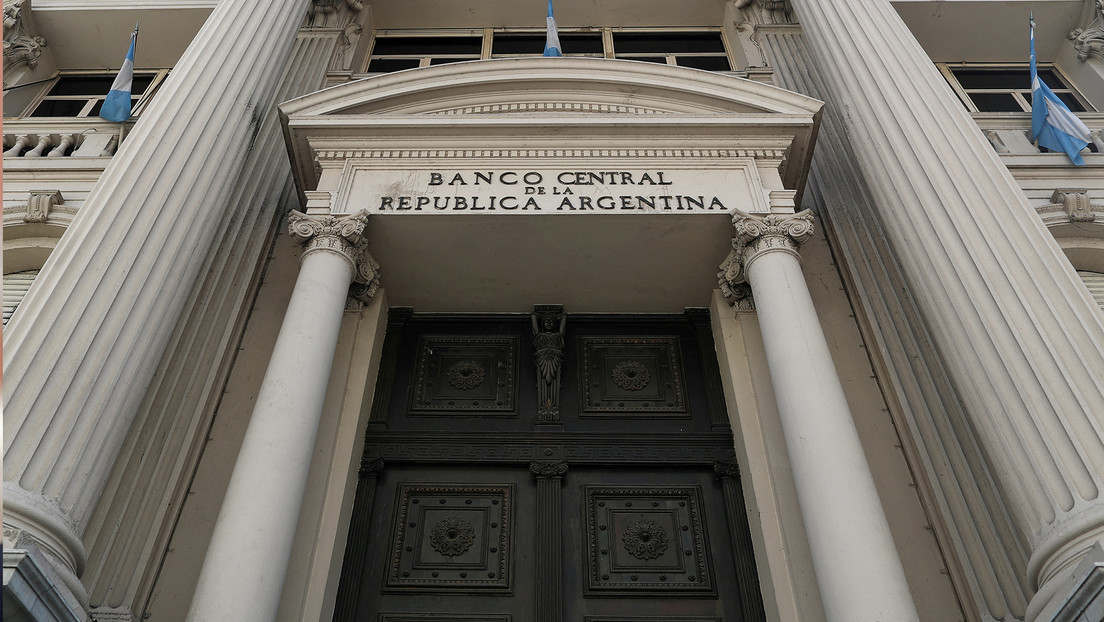 Argentina paga al FMI un vencimiento de casi 2.000 millones de dólares pese a los intentos por frenarlo: "Son 40.000 viviendas"