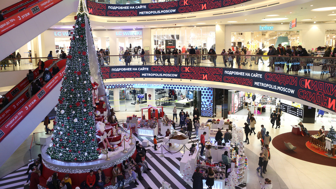 VIDEO: Evacúan un centro comercial en Moscú debido a la amenaza de un hombre con una supuesta granada