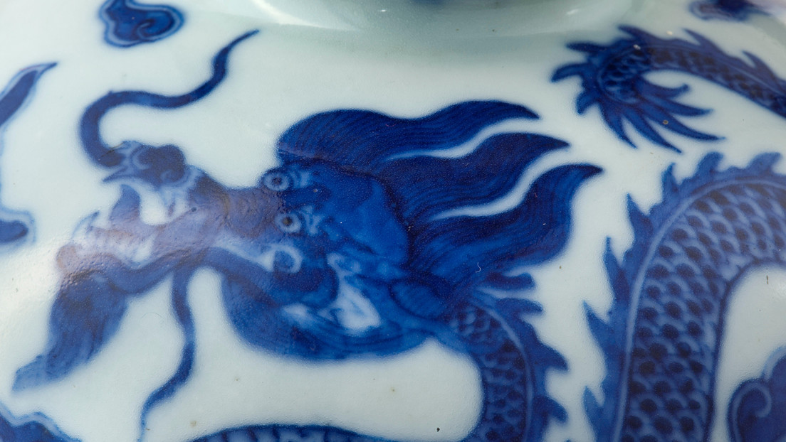 Usan una vasija china como elemento decorativo doméstico y al averiguar que es un tesoro de 400 años de antigüedad la subastan por 168.000 dólares