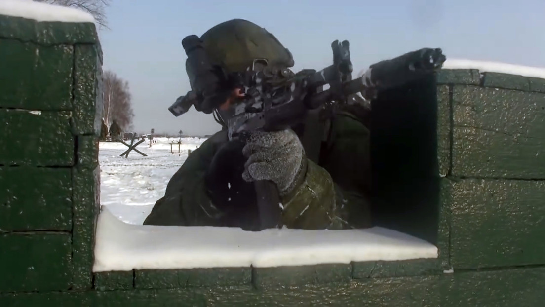 VIDEO: Infantería rusa prueba sus nuevos fusiles de asalto AK-12 a -30 ºC en el Lejano Oriente de Rusia