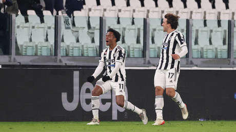 Golazo olímpico: el colombiano Cuadrado marca un increíble tanto para la Juventus   