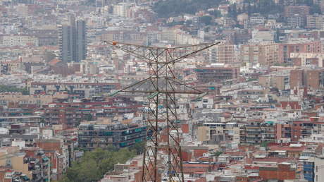 El precio de la luz pulveriza todos los récords en España y supera por primera vez la barrera de los 300 euros