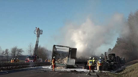 Un camión colisiona contra un convoy militar de EE.UU. en Alemania provocando un gran incendio y un muerto y varios heridos