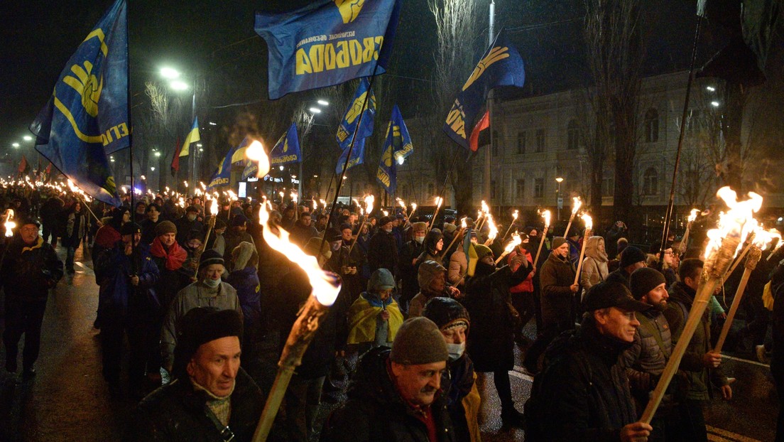 VIDEO: Ultraderechistas marchan con antorchas en Ucrania en honor de un líder de los colaboracionistas nazis en la II Guerra Mundial