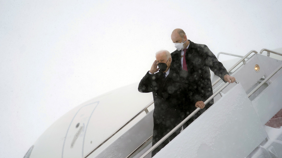 El avión presidencial de Biden queda atrapado por una tormenta de nieve (VIDEO)