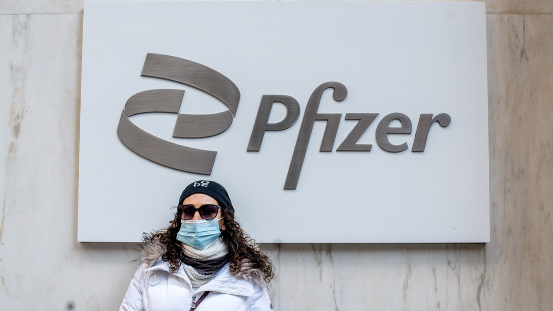 Un juez prohíbe al ente regulador de EE.UU. mantener en secreto por 75 años los documentos sobre la vacuna de Pfizer