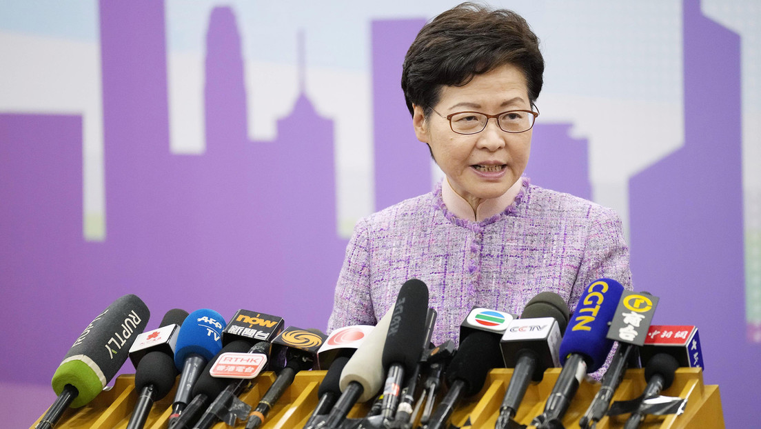 Confinan en Hong Kong a decenas de altos funcionarios que asistieron a una fiesta de 170 invitados tras surgir casos de covid-19