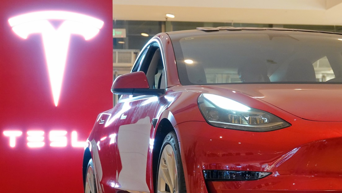 Un propietario de Tesla asegura ganar hasta 800 dólares al mes por minar criptodivisas con su coche