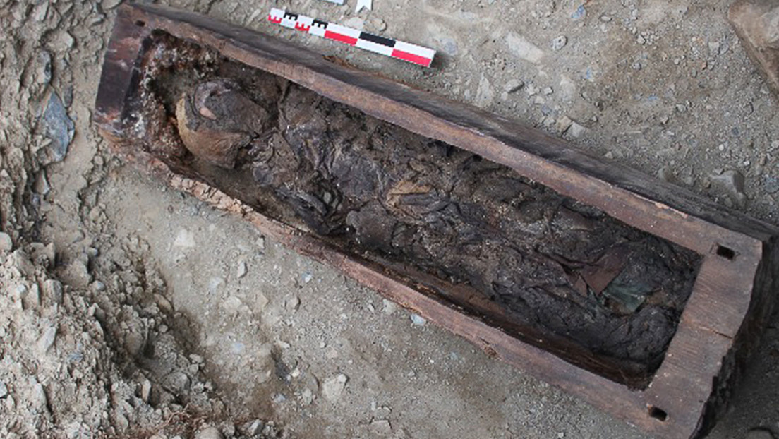 Descubren que una antigua momia infantil encontrada en Mongolia fue ataviada con seda