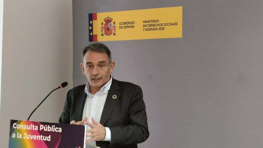 Un secretario de Estado español califica a Colombia como "Estado narcoparamilitar" y la canciller suramericana responde