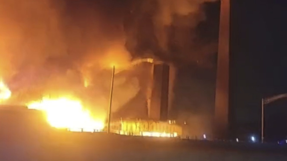 VIDEO: Se produce un gran incendio en una planta química en Nueva Jersey y piden a residentes locales que cierren las ventanas de sus casas