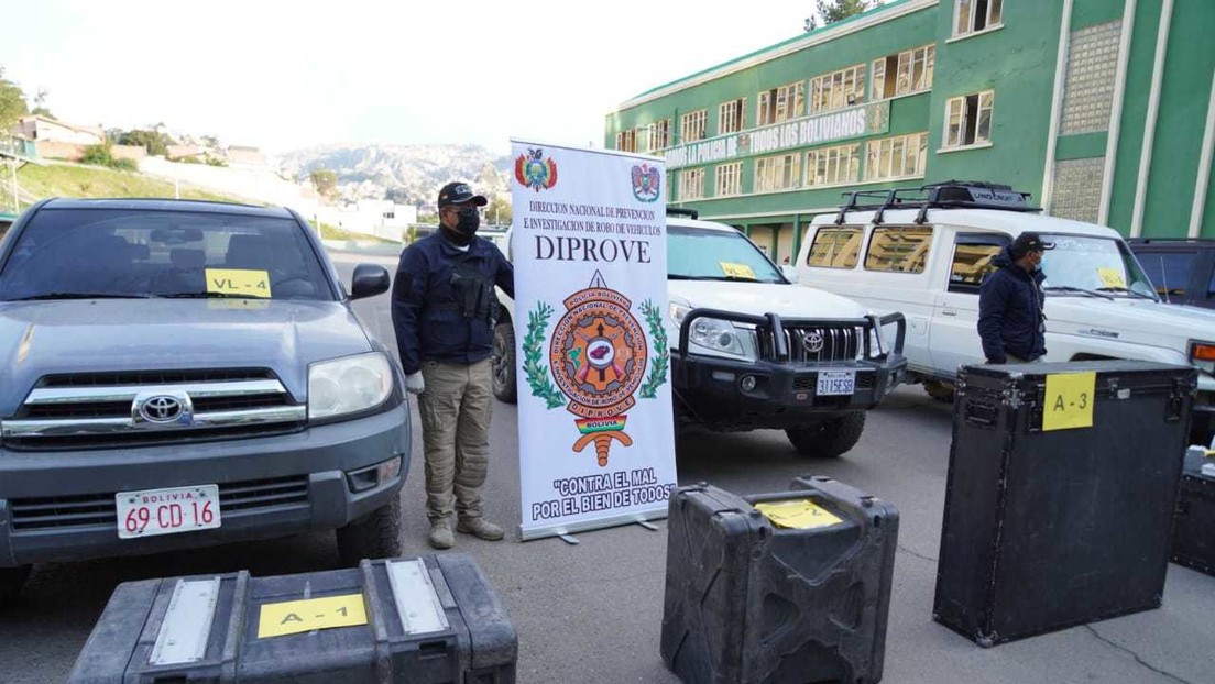 La Policía de Bolivia recupera los vehículos de la Embajada de Venezuela que fueron vendidos por los 'diplomáticos' de Guaidó