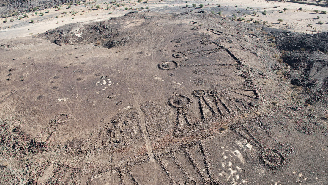 Descubren en Arabia Saudita una red de carreteras antiguas marcadas por tumbas humanas