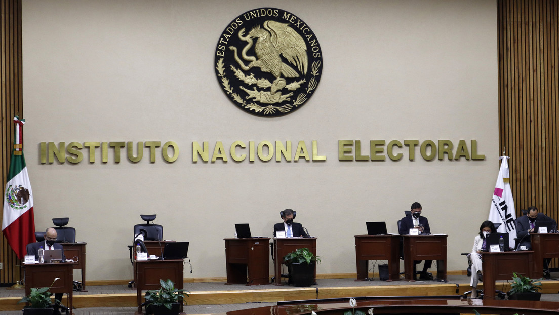 El INE confirma que se reunieron las firmas requeridas para la consulta de revocación de mandato en México: ¿qué sigue?