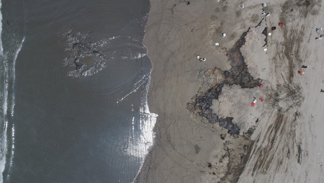 El derrame de crudo en La Pampilla ya afecta más de un millón de metros cuadrados de mar en Perú