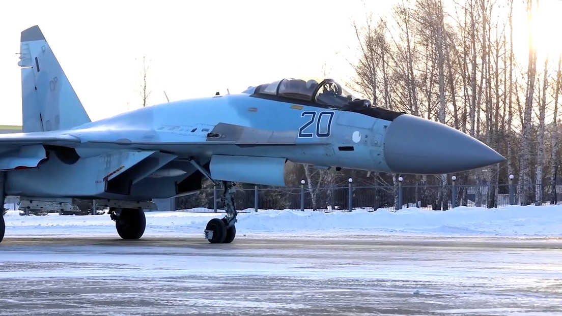 VIDEO: Cazas polivalentes rusos Su-35S se trasladan a Bielorrusia para poner a prueba las fuerzas de respuesta durante unos ejercicios conjuntos