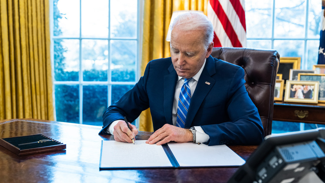 Joe Biden firma una orden ejecutiva que convierte el acoso sexual en un crimen militar