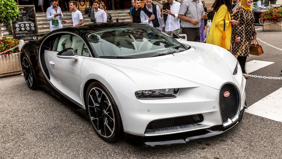 Un millonario se jacta de conducir un Bugatti a 414 km/h en una autopista alemana y recibe críticas de las autoridades (VIDEO)