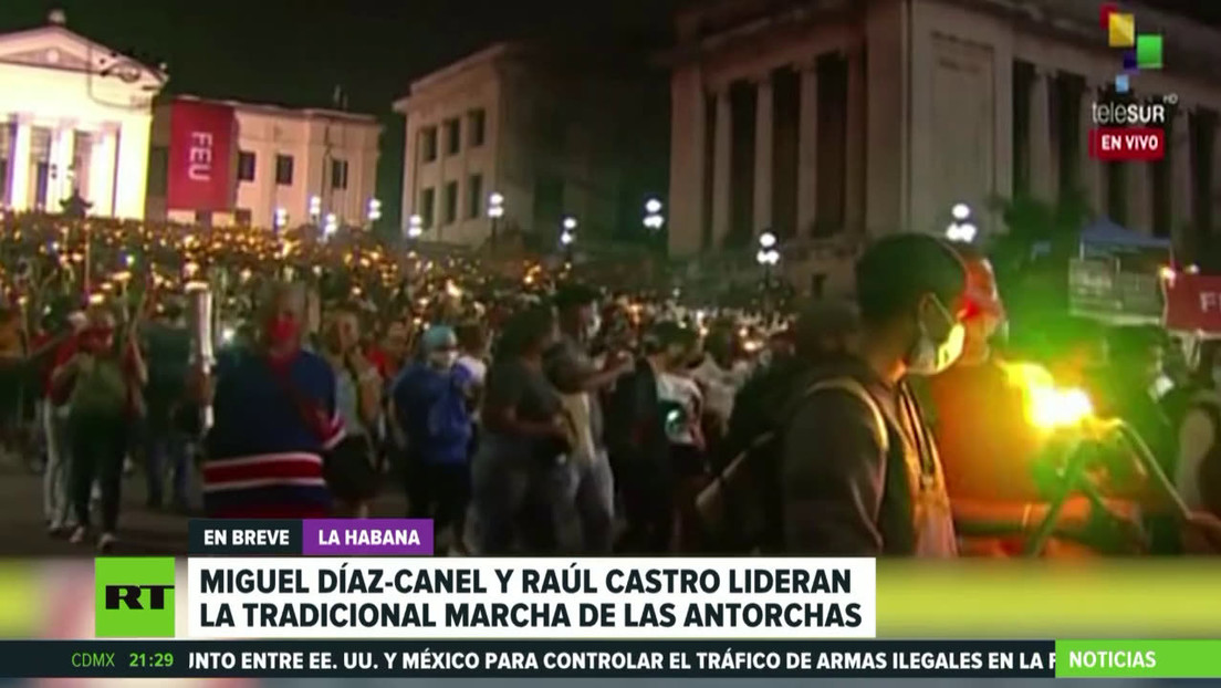 Miguel Díaz-Canel y Raúl Castro lideran la tradicional Marcha de las Antorchas en La Habana