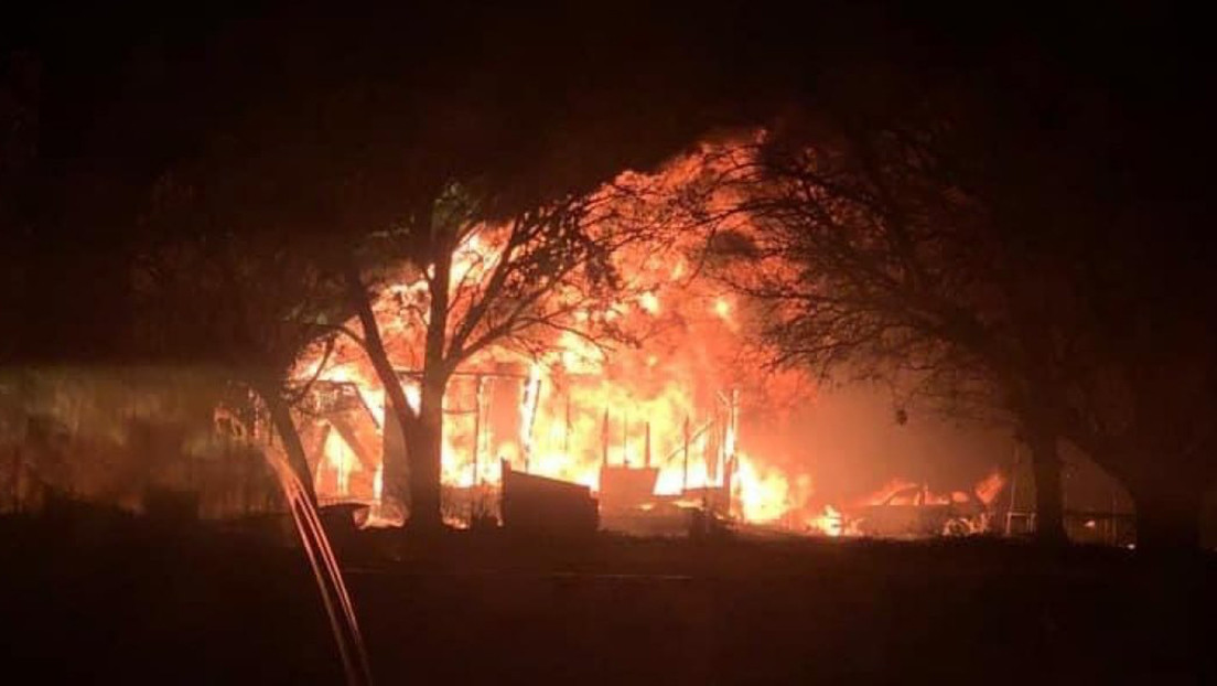 Un niño de dos años salva a su familia del incendio que devoró por completo su casa en Texas