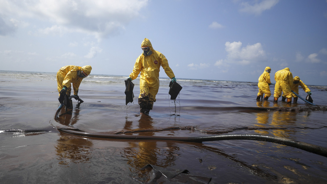 Tailandia declara el estado de emergencia por un vertido de entre 20 y 50 toneladas de petróleo en la costa este del país (FOTOS)