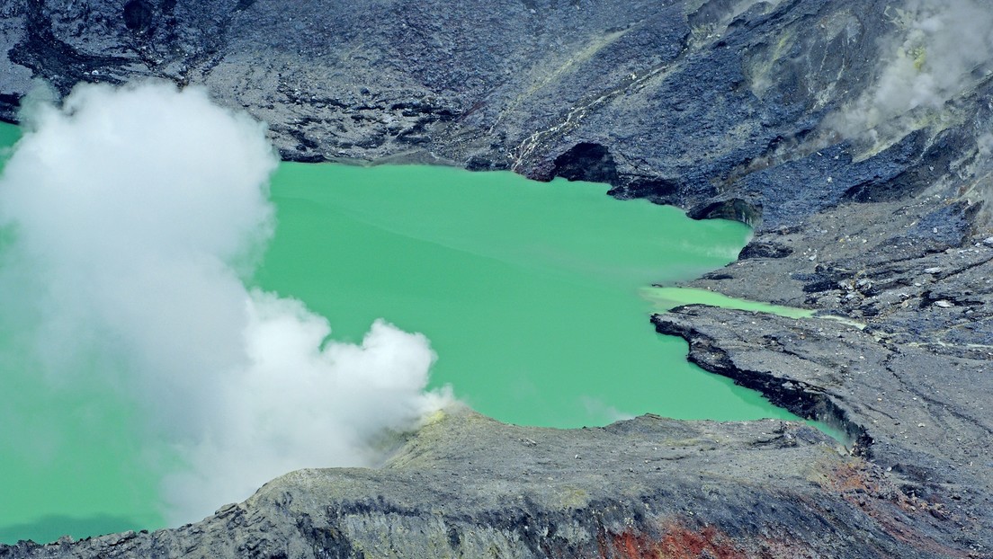 Hallan microbios en un lago volcánico de Costa Rica que sobreviven en condiciones similares a las de la historia temprana de Marte