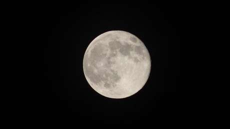 Revelan qué es la extraña formación cúbica que el 'rover' chino Yutu-2 encontró en la Luna (FOTO)
