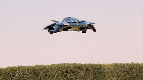 Una 'start-up' británica realiza un vuelo de prueba de su nuevo coche volador futurista, diseñado para viajes dentro de la ciudad (VIDEO)