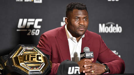 El campeón de los pesos pesados de la UFC, Francis Ngannou, dice que podría invertir la mitad de las ganancias de su próxima pelea en bitcoines