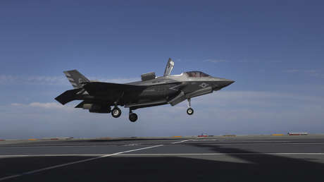 VIDEO: El momento exacto del "incidente de aterrizaje" de un F-35 en un portaviones que dejó 7 marineros heridos en el mar de la China Meridional